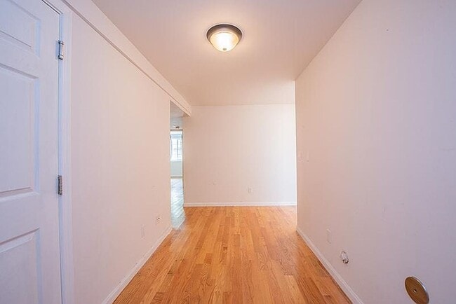 Building Photo - 2126 30th Ave