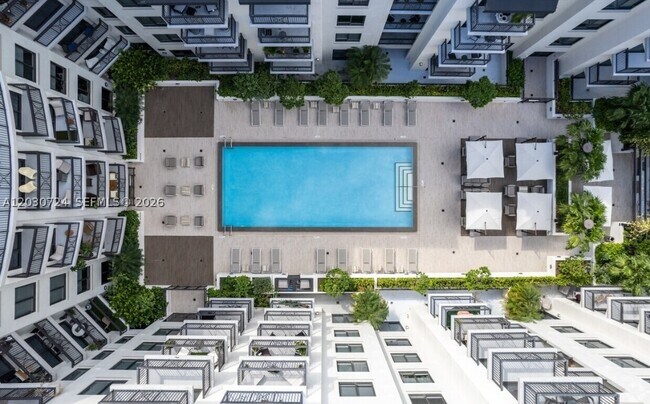 Foto del edificio - 301 Altara Ave
