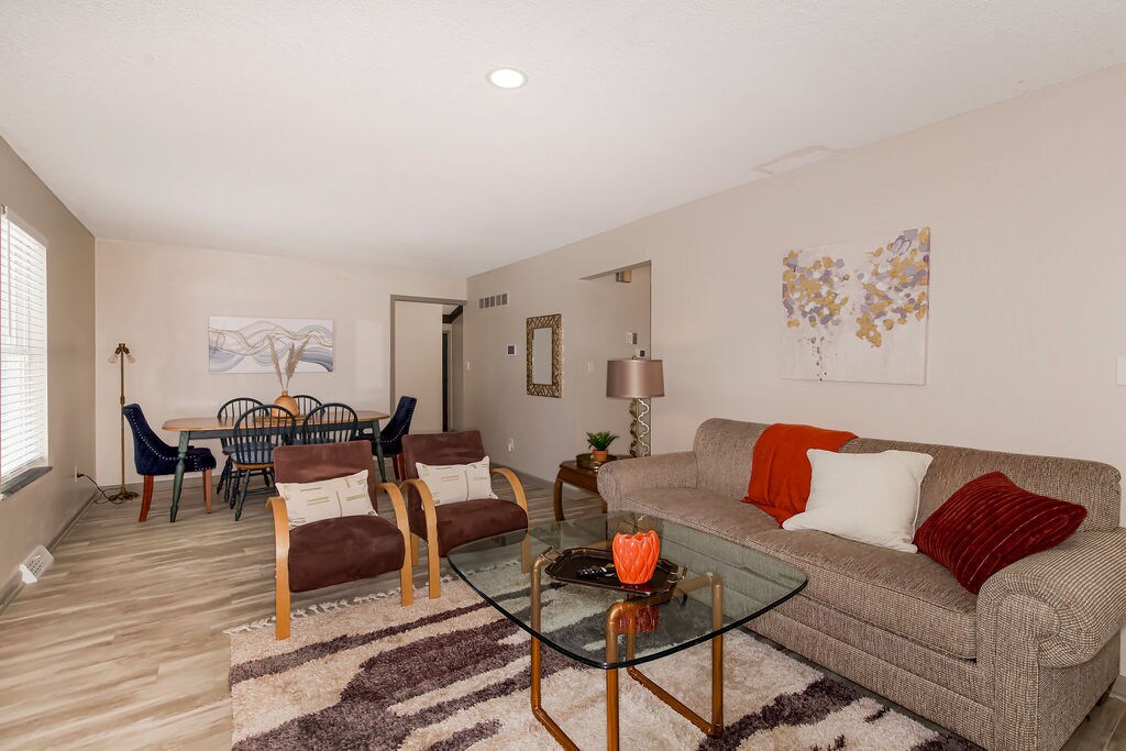 524 E Devon St, Independence, MO 64055 - House Rental in Independence