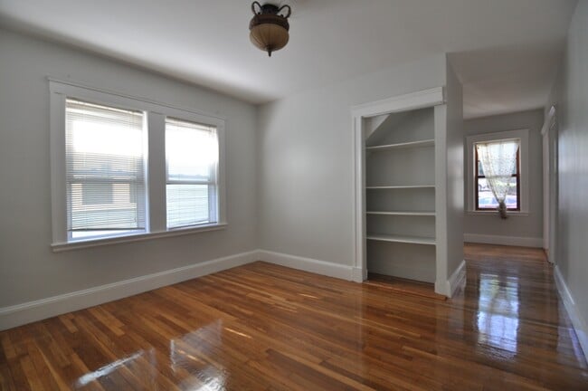 Building Photo - 202 Calumet St