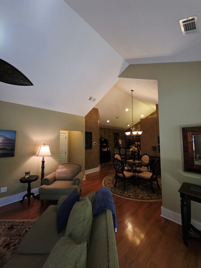 Foto del edificio - 144 Edgewood Ct