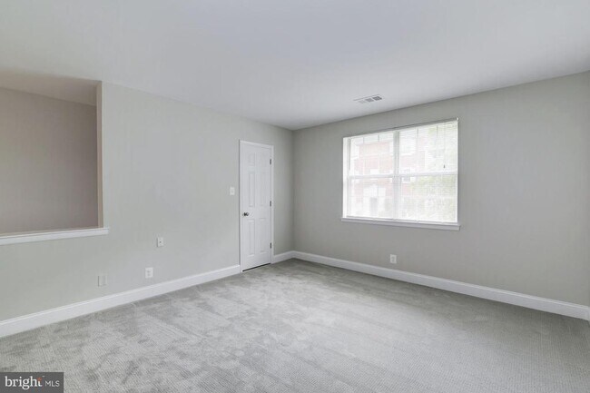 Building Photo - 4626B 28th Rd S