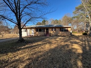 Building Photo - 2802 Honeysuckle Ln