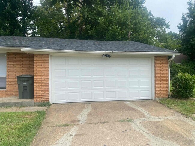Building Photo - 480 Whiteville Ave