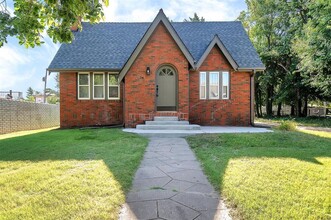 Building Photo - 434 N Vassar Ave