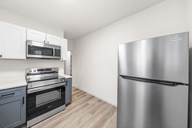 Foto del edificio - 18997 Hilliard Blvd