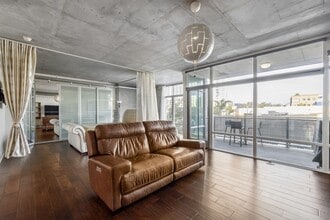Building Photo - 1080 Park Blvd