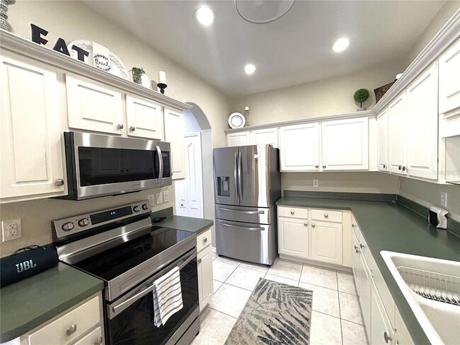 Building Photo - 1759 Fountain View Cir