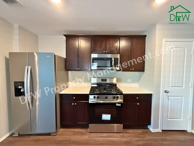 Foto del edificio - Modern 4-Bedroom Home with Island Kitchen & Spacious Backyard in Princeton!