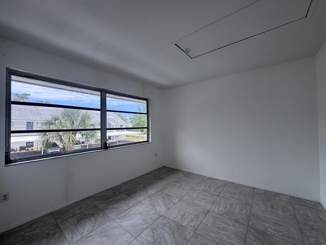 Building Photo - 306 Parkside Dr
