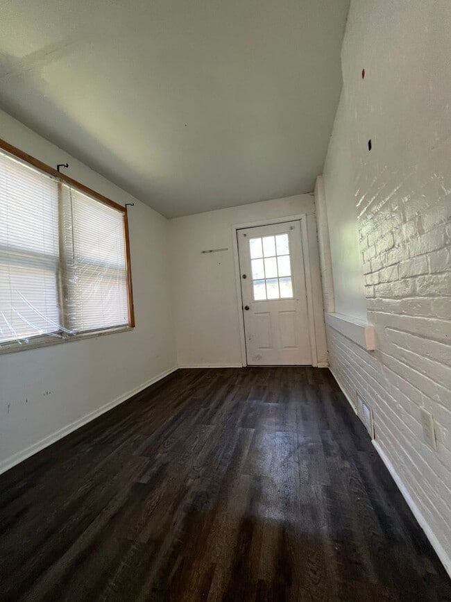 Building Photo - 2809 South Ave