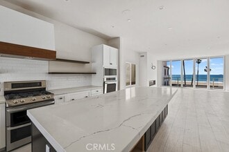 Building Photo - 1116 Pacific Coast Hwy