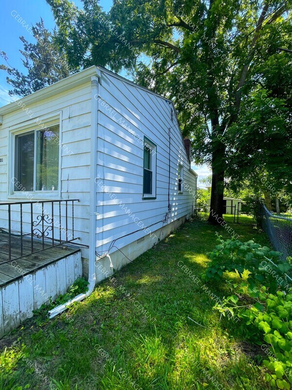 Building Photo - 4001 Mann Hall Ave