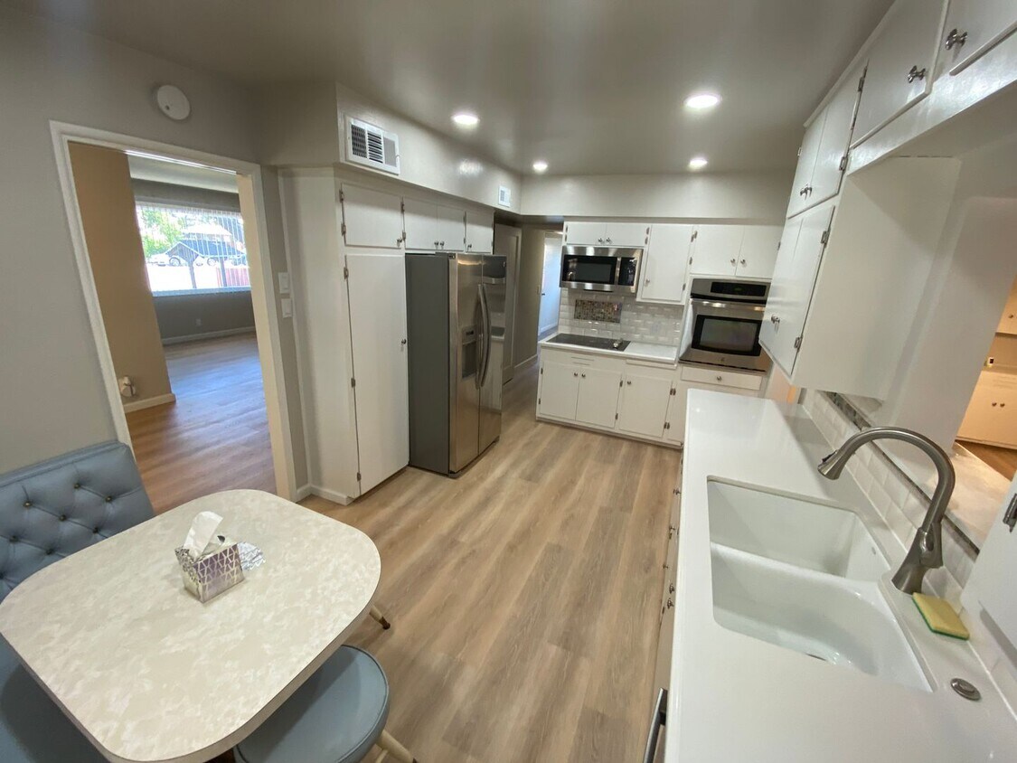 Primary Photo - Holtville Home for Rent