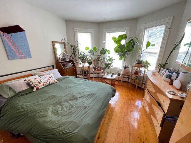 Building Photo - 22 Hall St