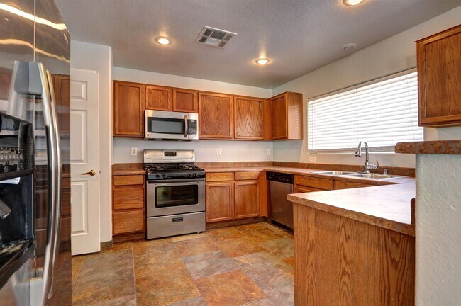 Foto del edificio - 6831 N. Campbell Road - Newly Rehabbed home!