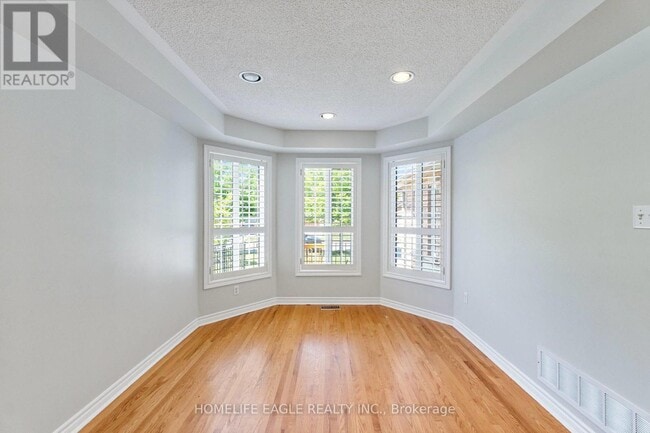 Building Photo - 63 Raintree Crescent