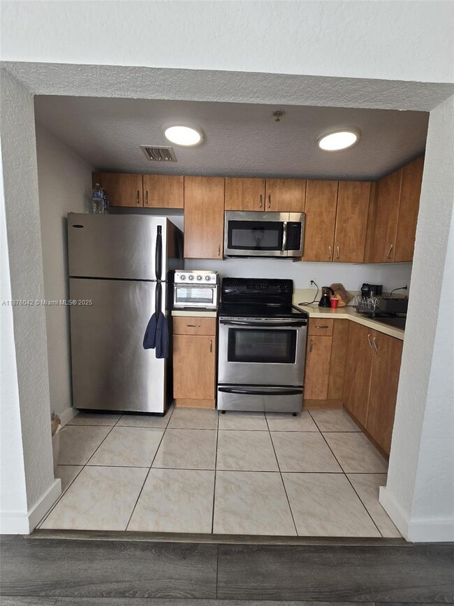 Building Photo - 7326 Collins Ave