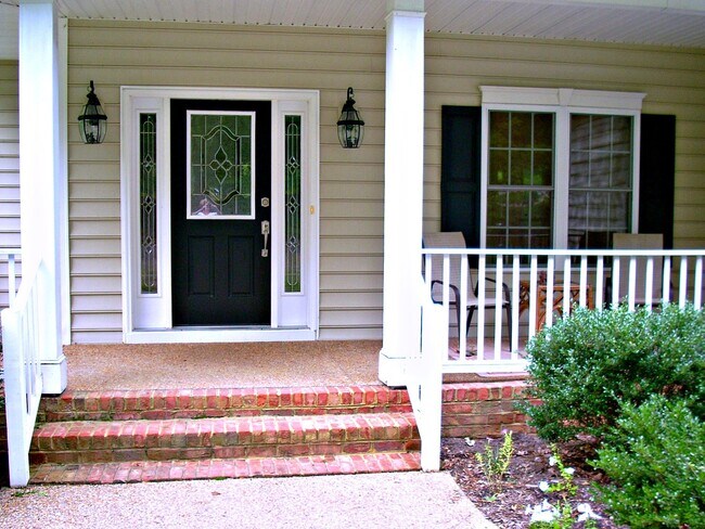 Foto del edificio - 3-4 BR / 2.5 BA Lovely Two-Story in The Highlands