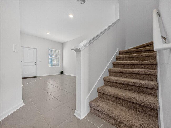 Building Photo - 2735 Skyline Lp