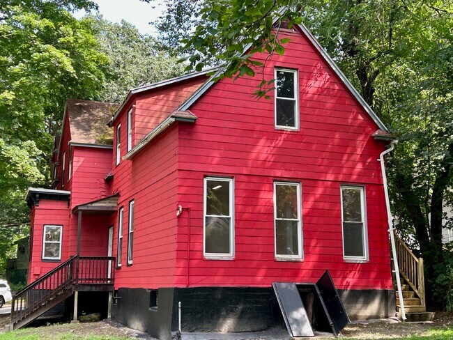 Building Photo - 69 Summit St