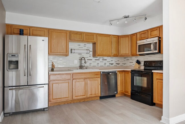 Building Photo - 9418 Bay Colony Dr