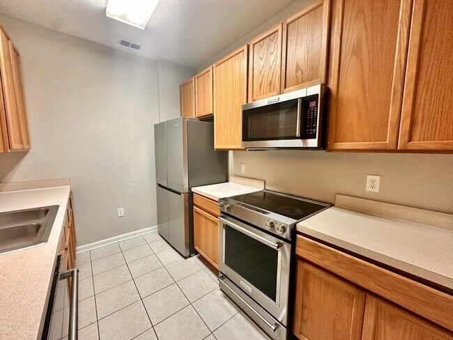 Building Photo - 6265 Contessa Dr