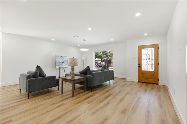 Foto del edificio - 9603 Emnora Ln