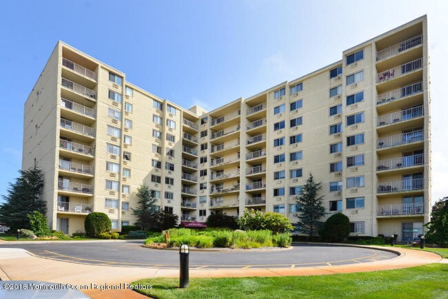 Building Photo - 1000 River Rd