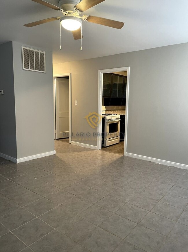 Building Photo - Updated  Lawrence, 3 Bedroom, 1 Bathroom R...