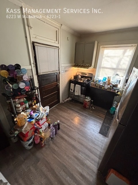 Building Photo - 6223 W Wabansia Ave