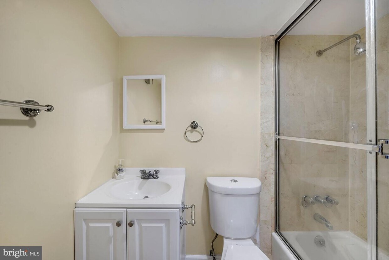 Foto principal - 950 25th St NW