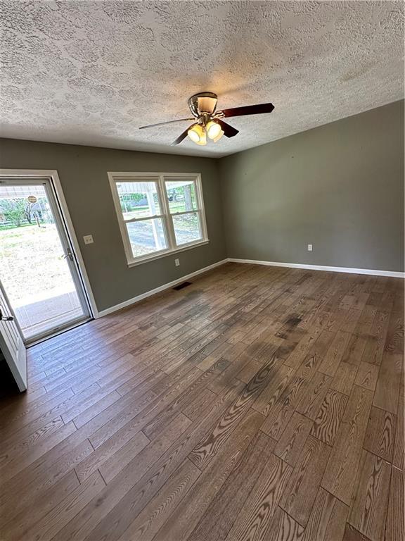 Building Photo - 132 Rosewood Dr