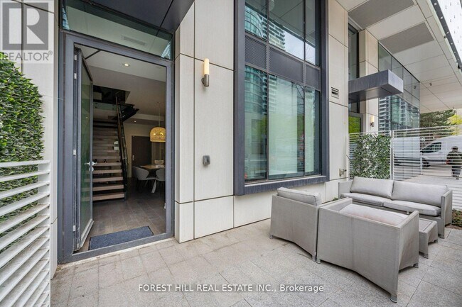 Building Photo - 161-161 Roehampton Ave