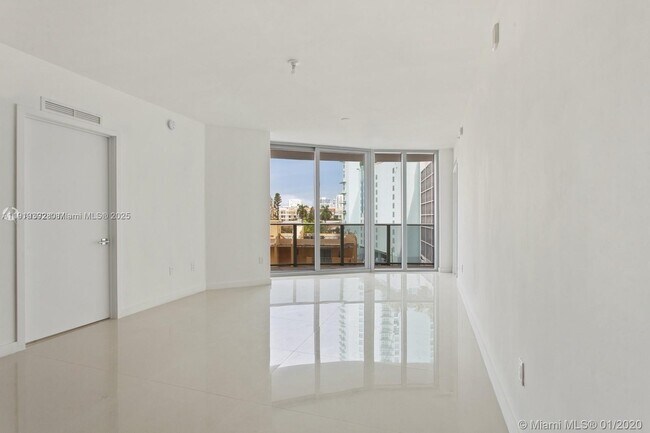 Foto del edificio - 488 NE 18th St