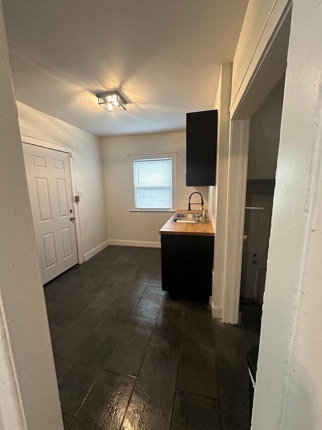 Foto del edificio - 4733 Lakepointe St