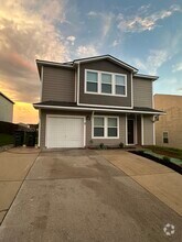 Building Photo - 136 Dormont Dr NE