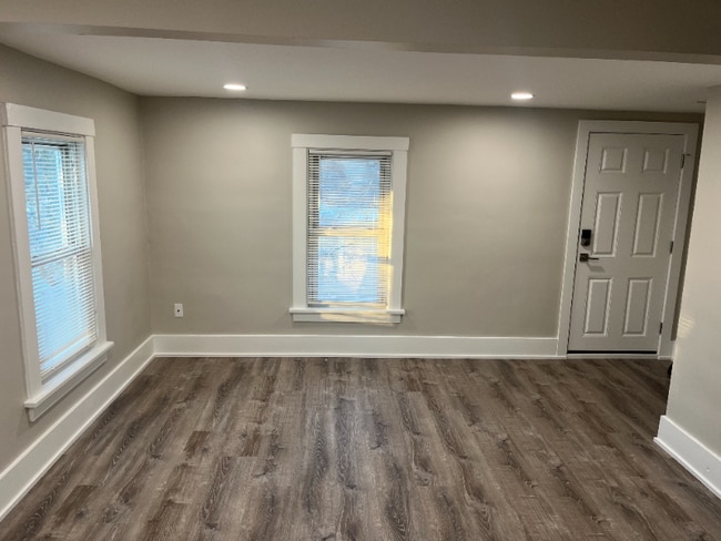 Photo - 312 S Van Buren St Apartment