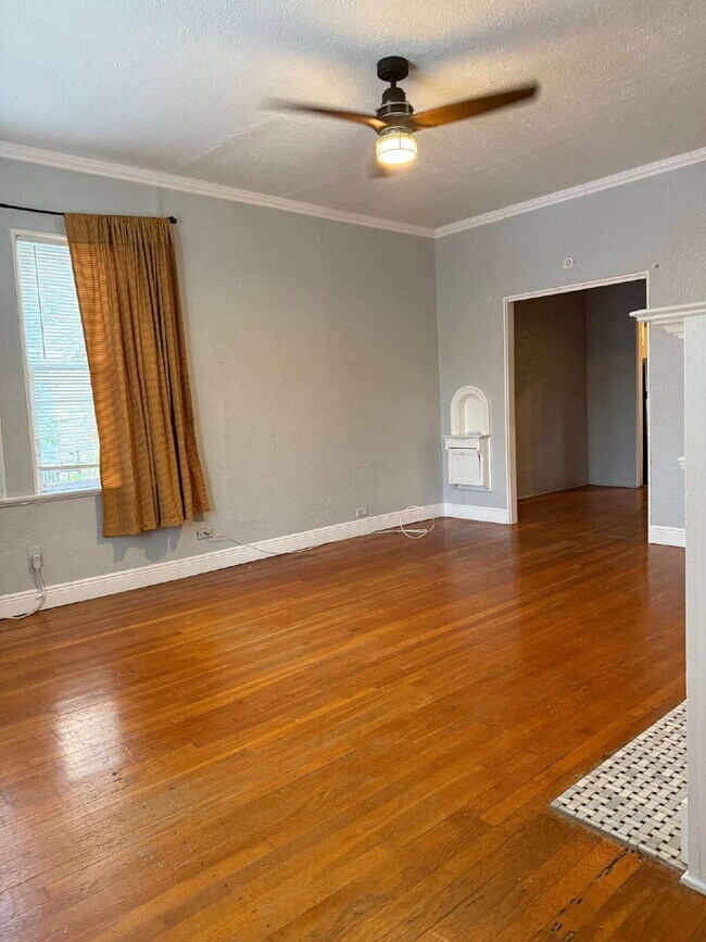 Foto del edificio - One Bed/One Bath with Historic Charm