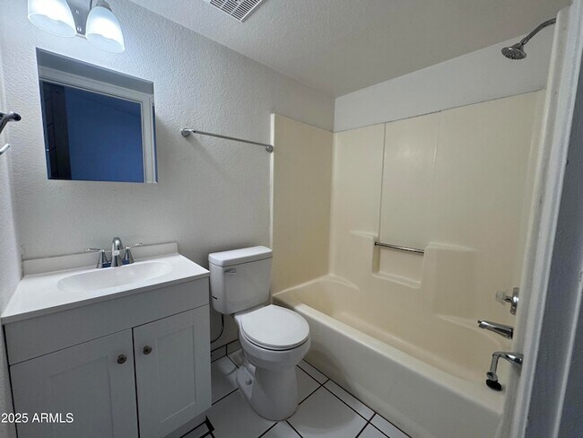 Foto del edificio - 302 S Westfall Ave