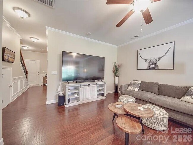 Foto del edificio - 5657 Tipperlinn Way