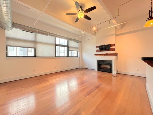 Building Photo - 210 Ellicott St