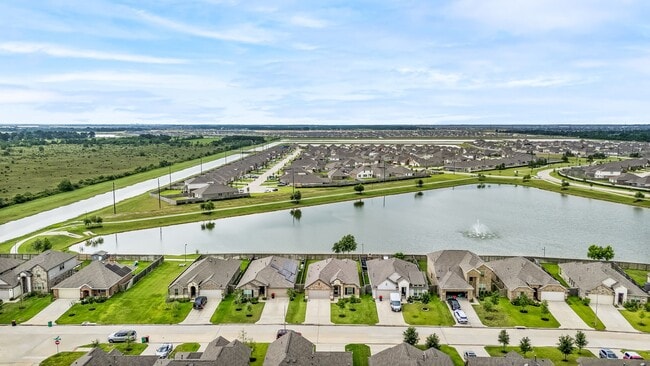Foto del edificio - 26611 Daylily Grove St