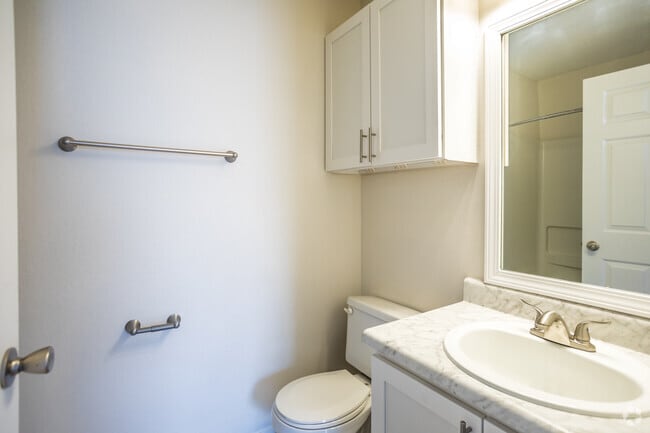 2 BR, 2 BA - 965SF - The Lexington