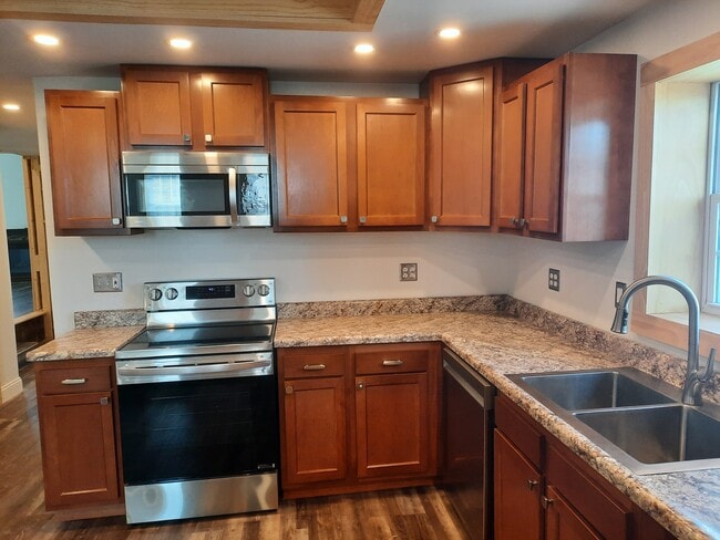 Building Photo - 247 Main St