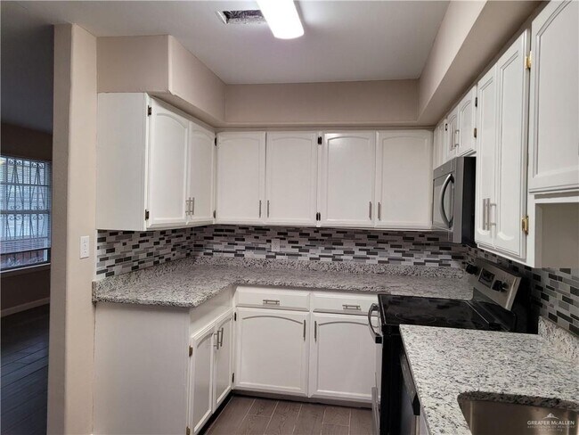 Building Photo - 2105 Camellia Ave