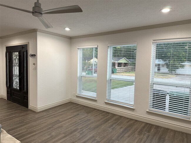 Building Photo - 6646 Limestone St