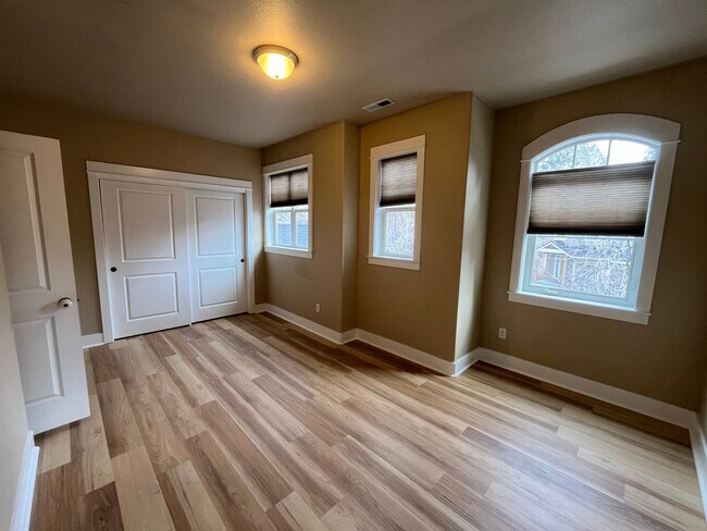 Foto del edificio - Beautiful 3-bdr with double car garage in desirable Timber Creek Community!