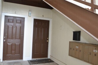 Building Photo - 304 Dell Ct