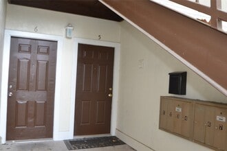 Building Photo - 304 Dell Ct